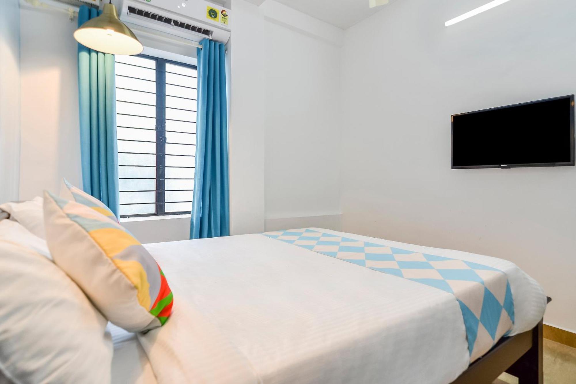 Hotel O Pop Tavern Thiruvananthapuram Bagian luar foto