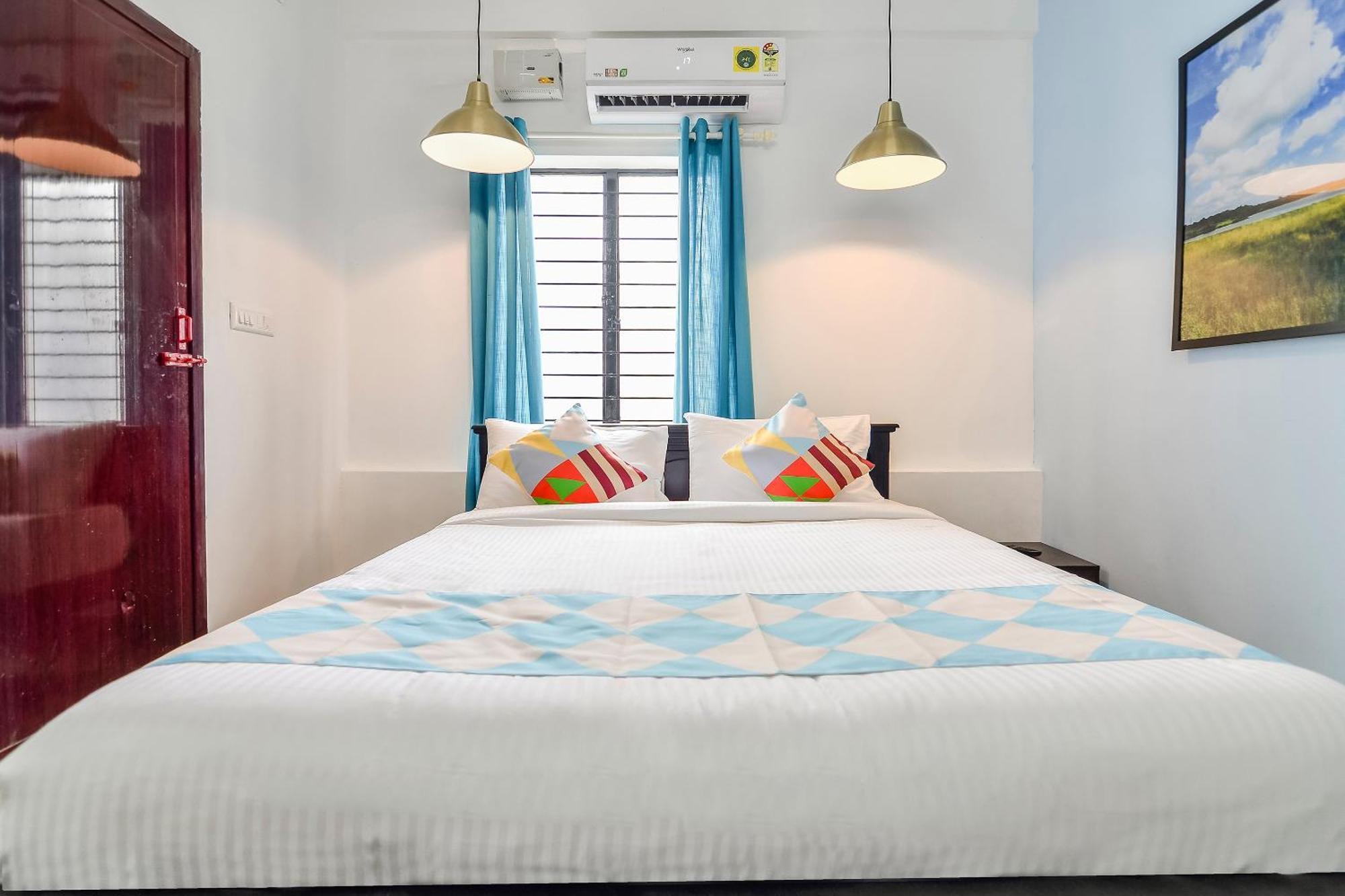 Hotel O Pop Tavern Thiruvananthapuram Bagian luar foto