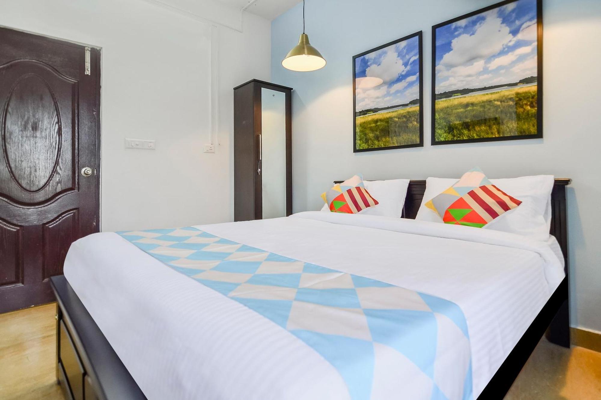 Hotel O Pop Tavern Thiruvananthapuram Bagian luar foto